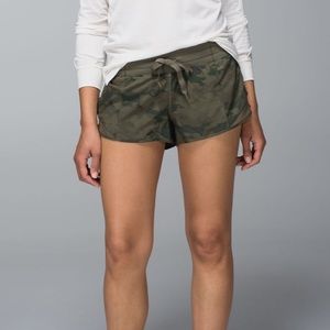 Camo Hotty Hot shorts Savasana camo fatigue green